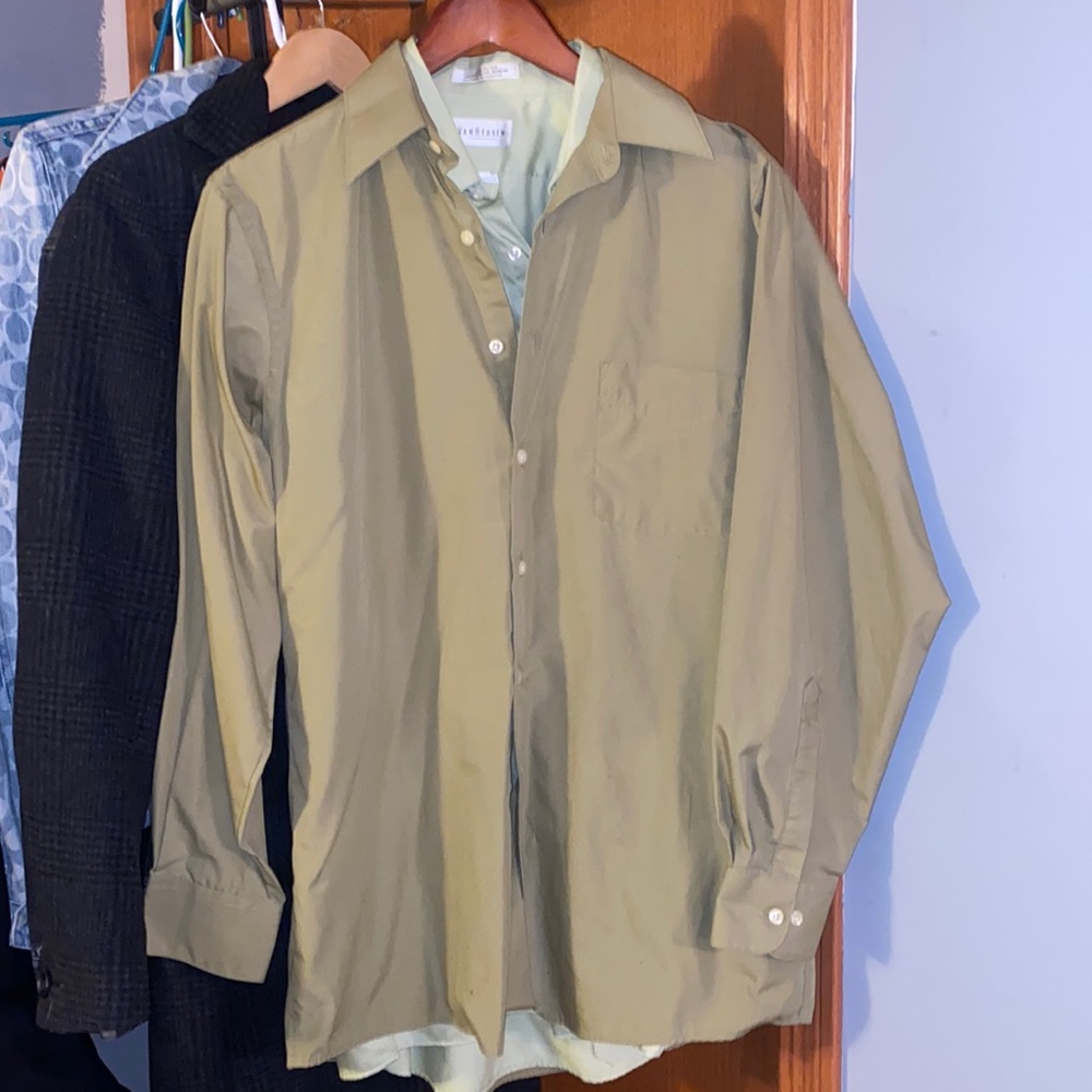 Van Heusen Men’s Dress Shirts in various colors. All super clean,unused in years